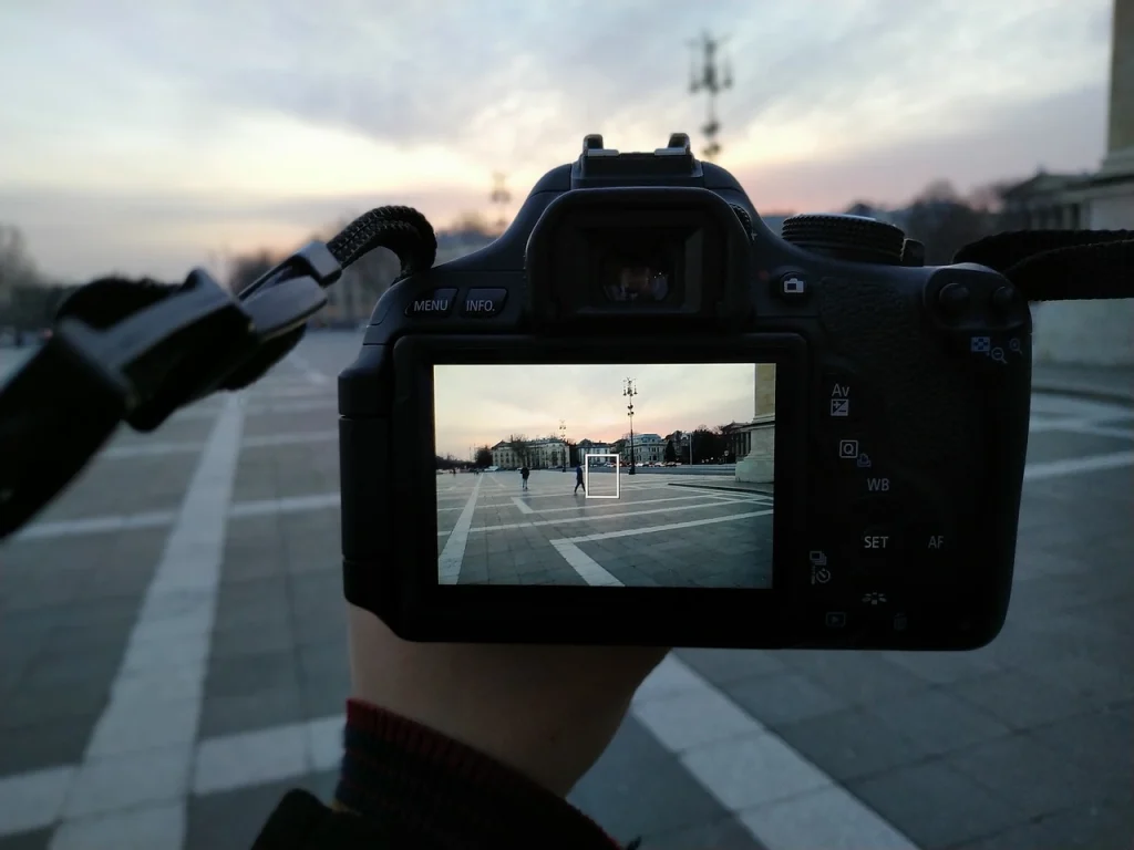 Licht meistern: Tipps für das Fotografieren drinnen und draußen